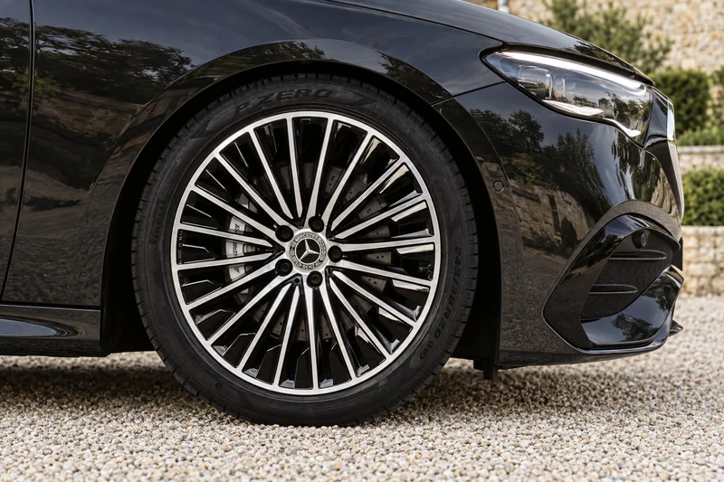 AI illustration of Mercedes-Benz E-Class Estate: factory alloys