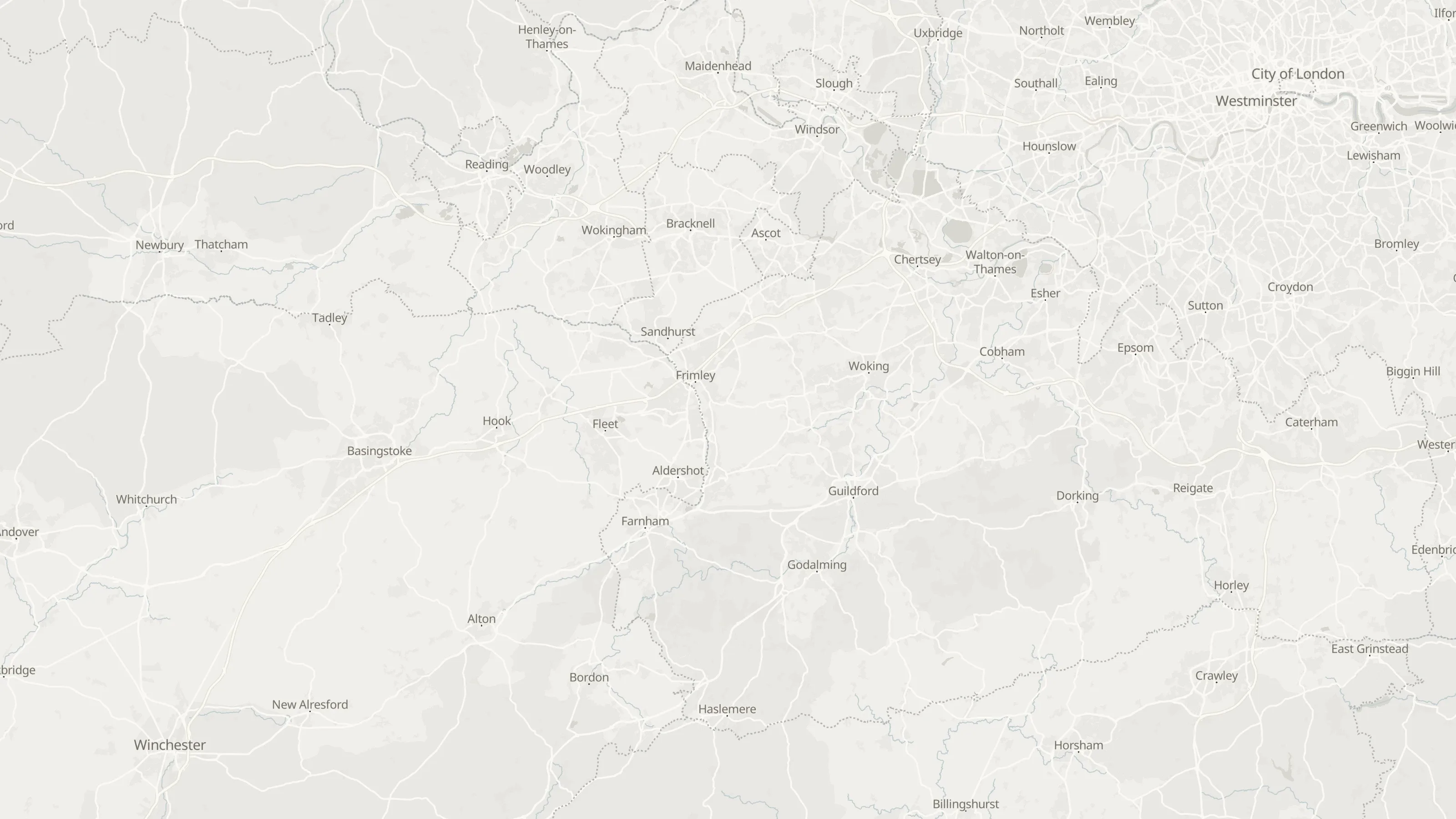 Map from Crowthorne to the airports served, with simultaneous routed lines and labelled airport points