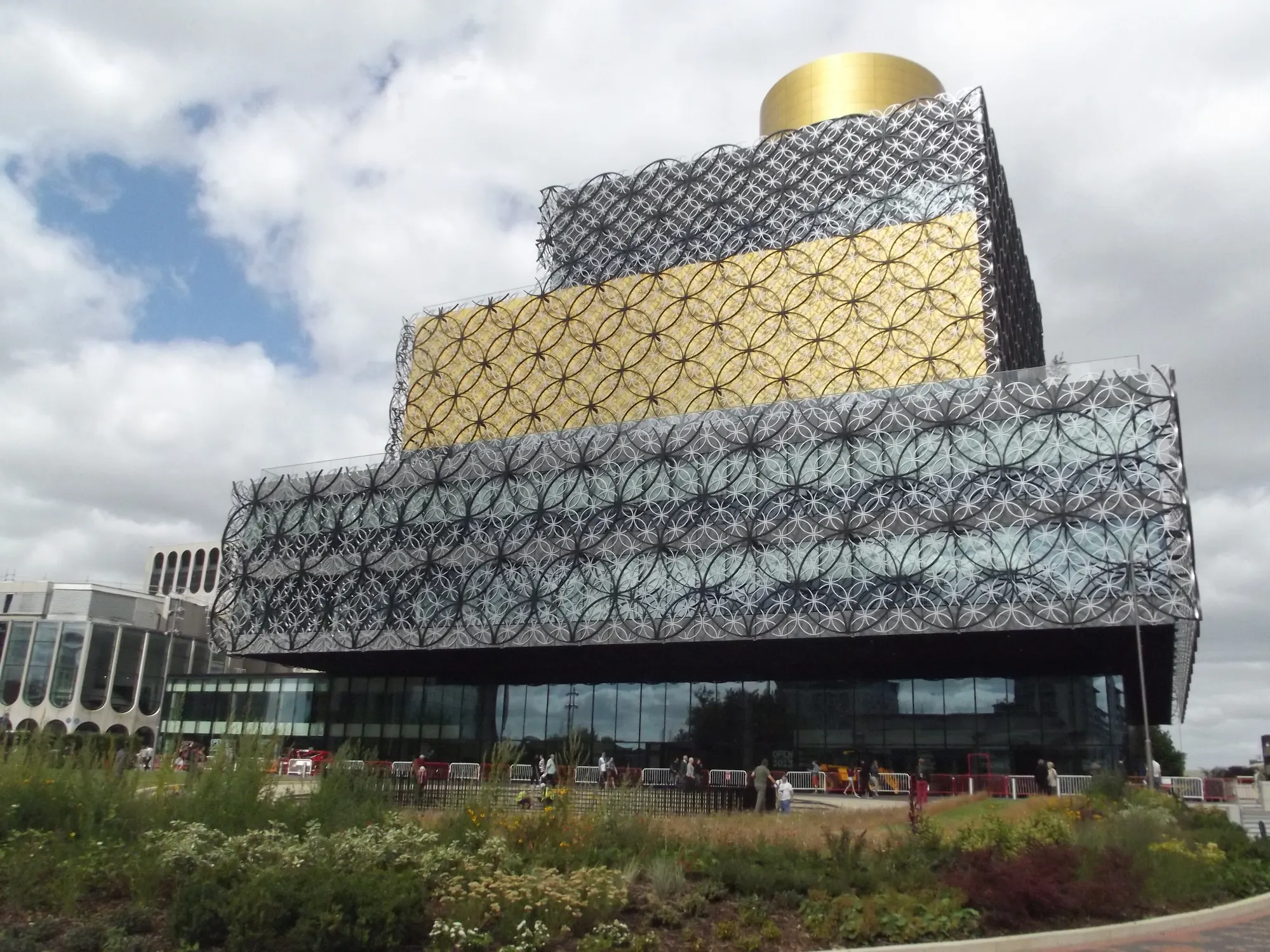 Library of Birmingham beside Centenary Square in 2013