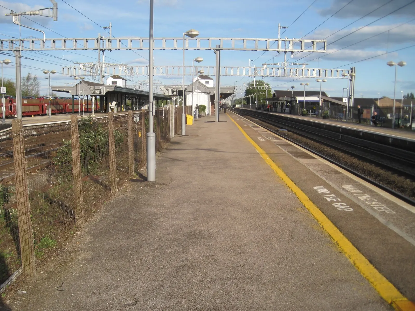 Platform and rail lines at Didcot Parkway in April 2017