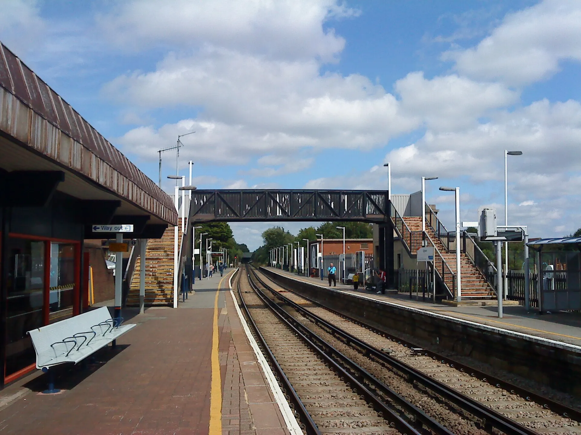 Egham railway station platforms in August 2009