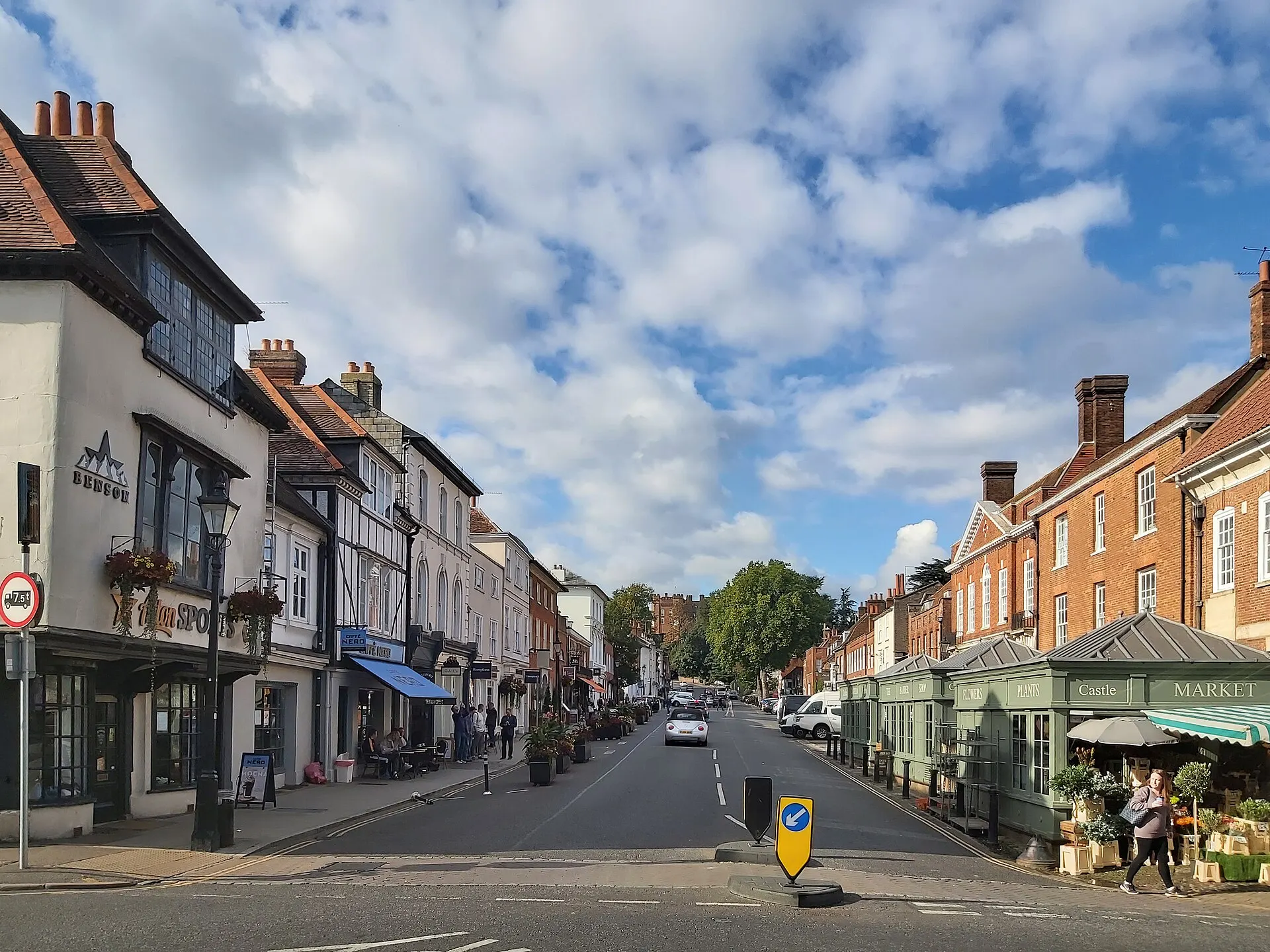Castle Street in Farnham looking towards the castle in September 2022