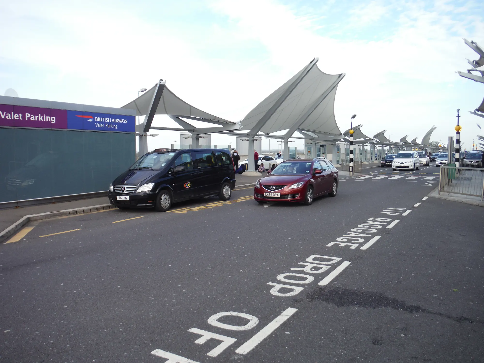 Photograph of the historic Heathrow Terminal 5 departures drop-off forecourt in 2014