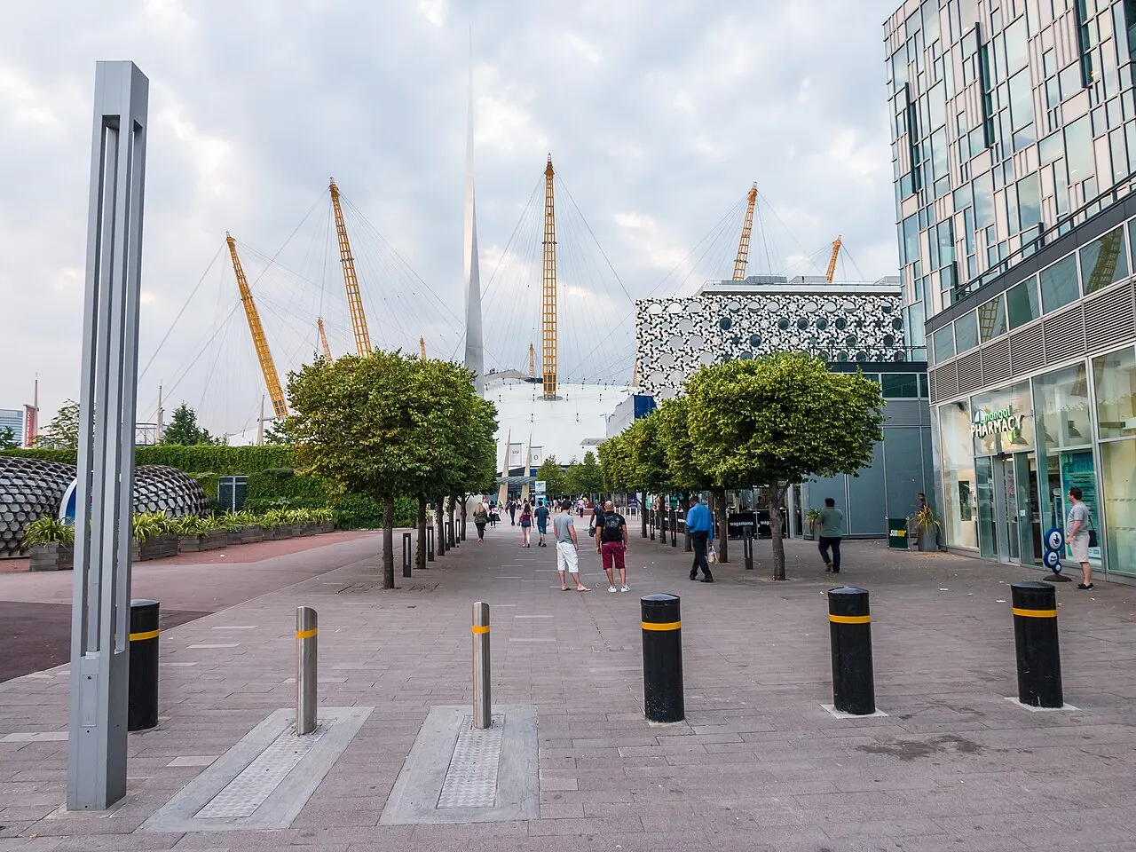 Pedestrian approach to The O2 in 2013
