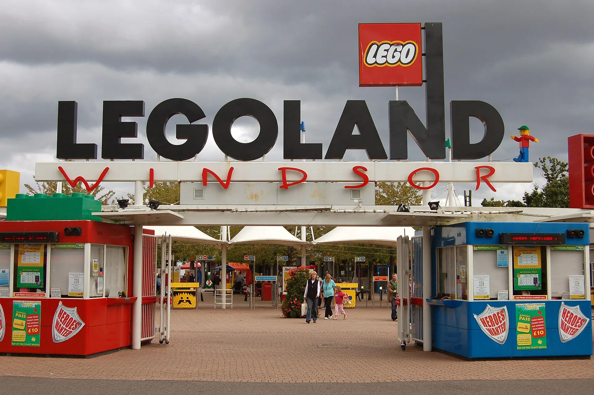 LEGOLAND Windsor entrance in a 2008 photograph