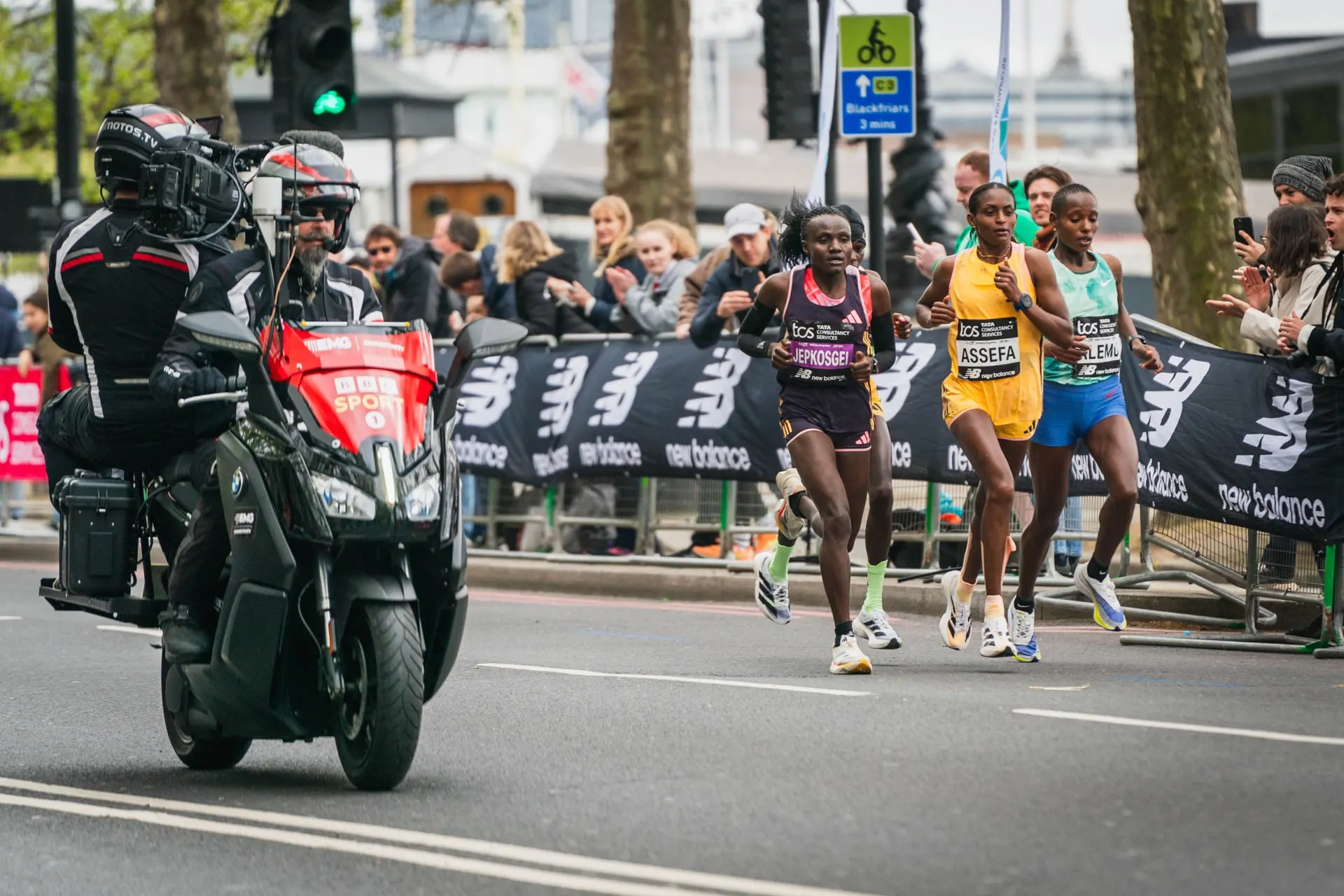 Leading runners at the London Marathon in 2024