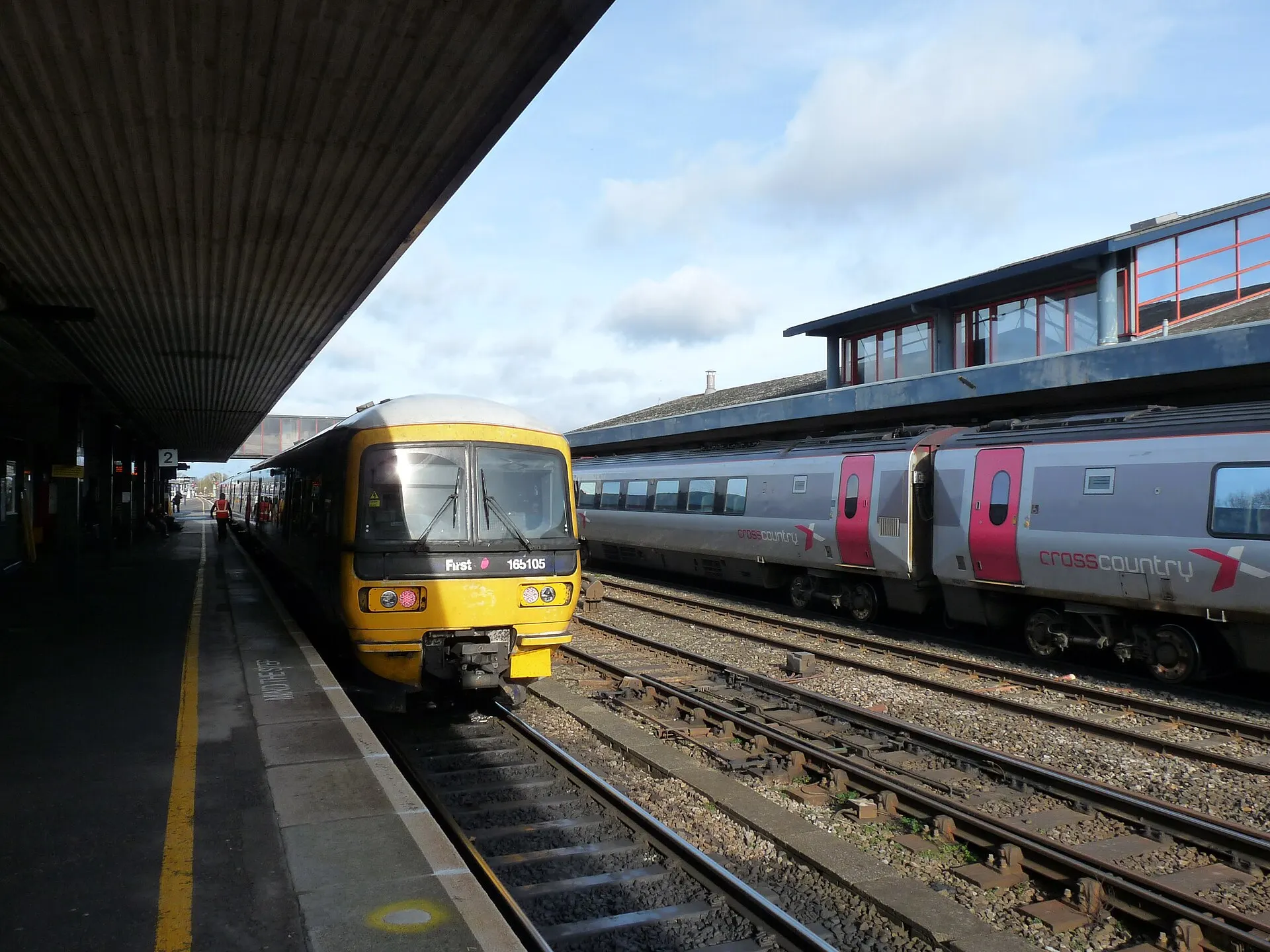 Trains at Oxford Station platforms, photographed in 2016