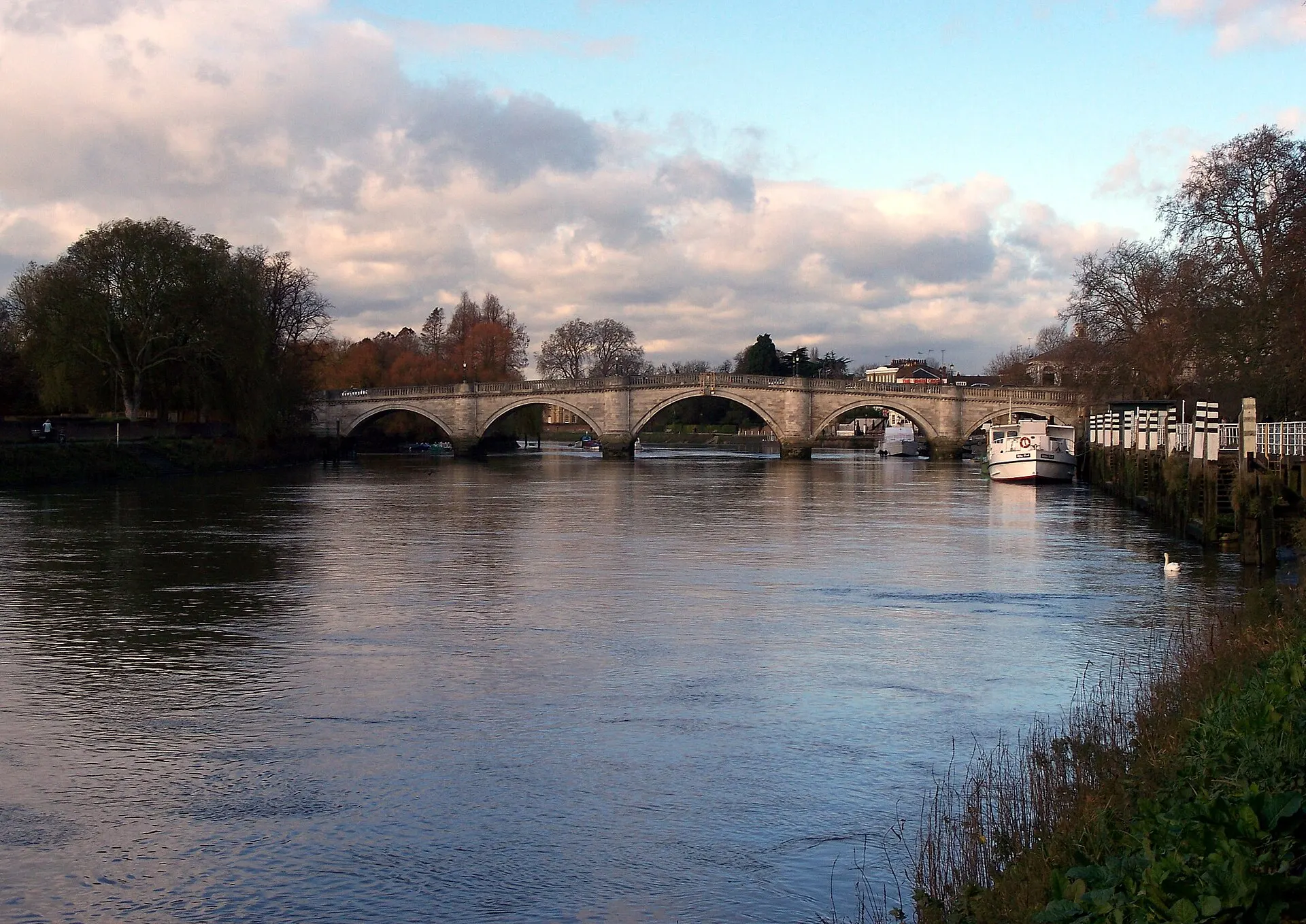 Richmond Bridge across the Thames in 2007