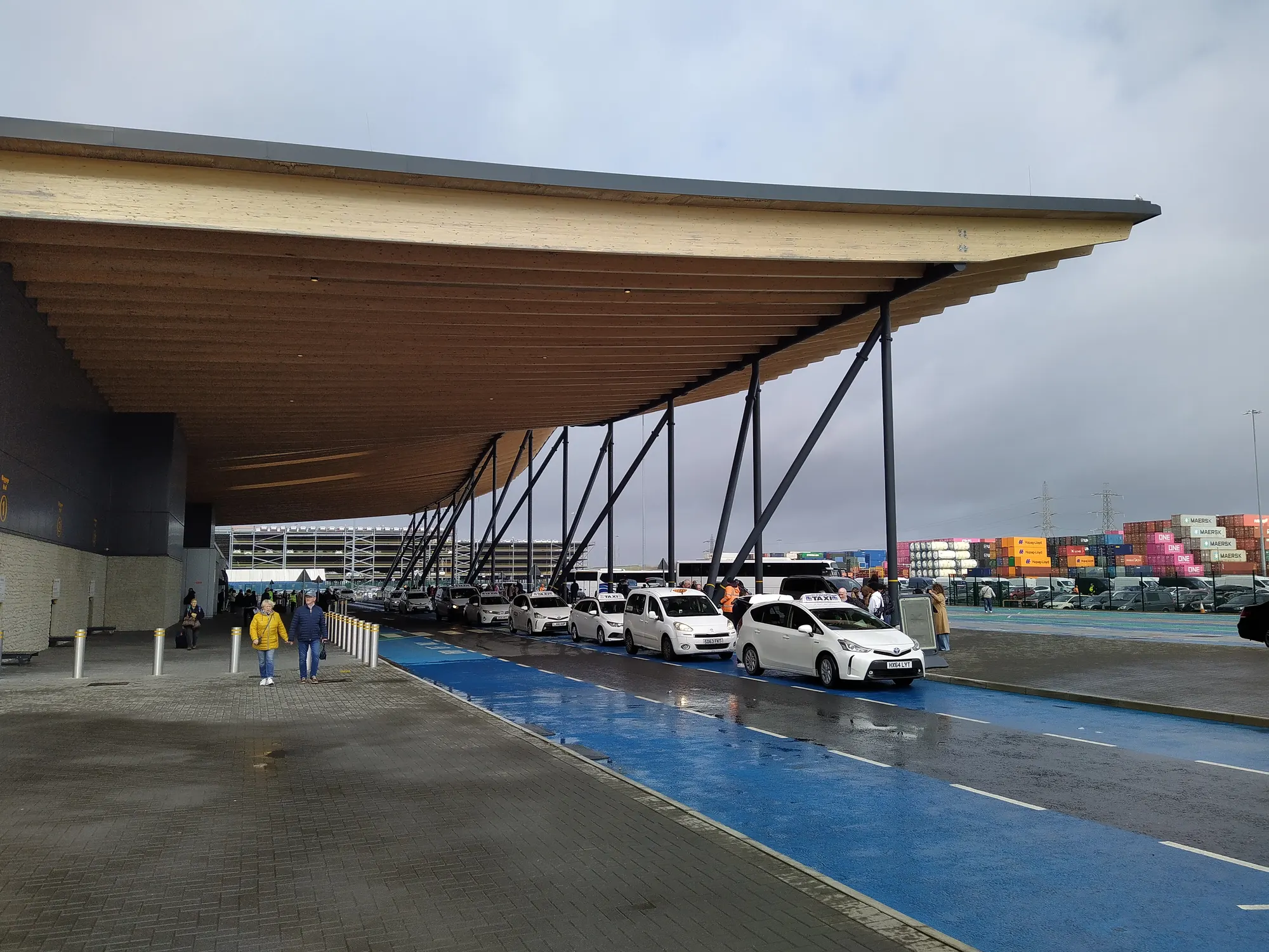 Covered passenger and taxi lane at Southampton Horizon Cruise Terminal in 2024