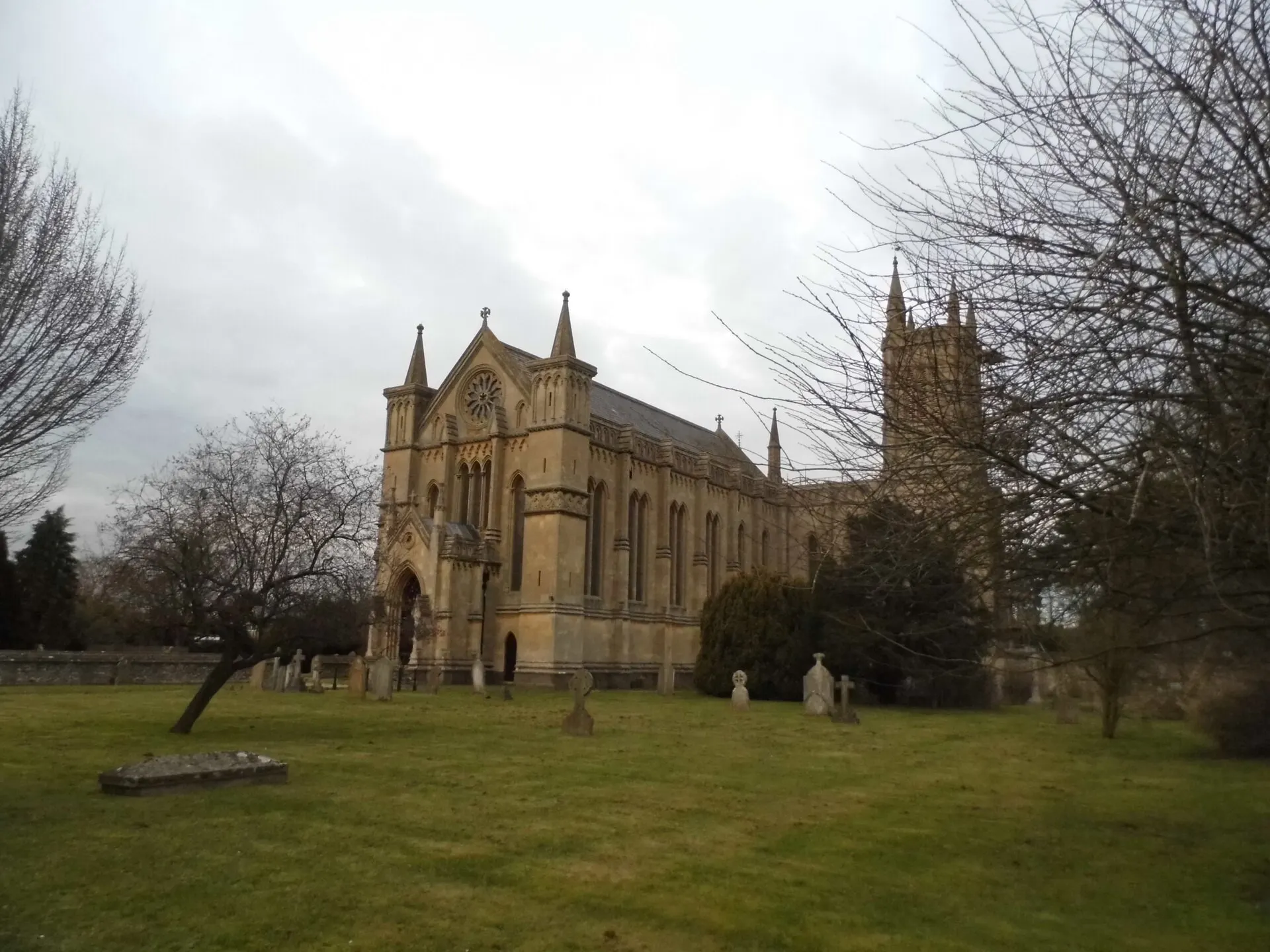 Holy Trinity Church and churchyard in Theale in March 2016