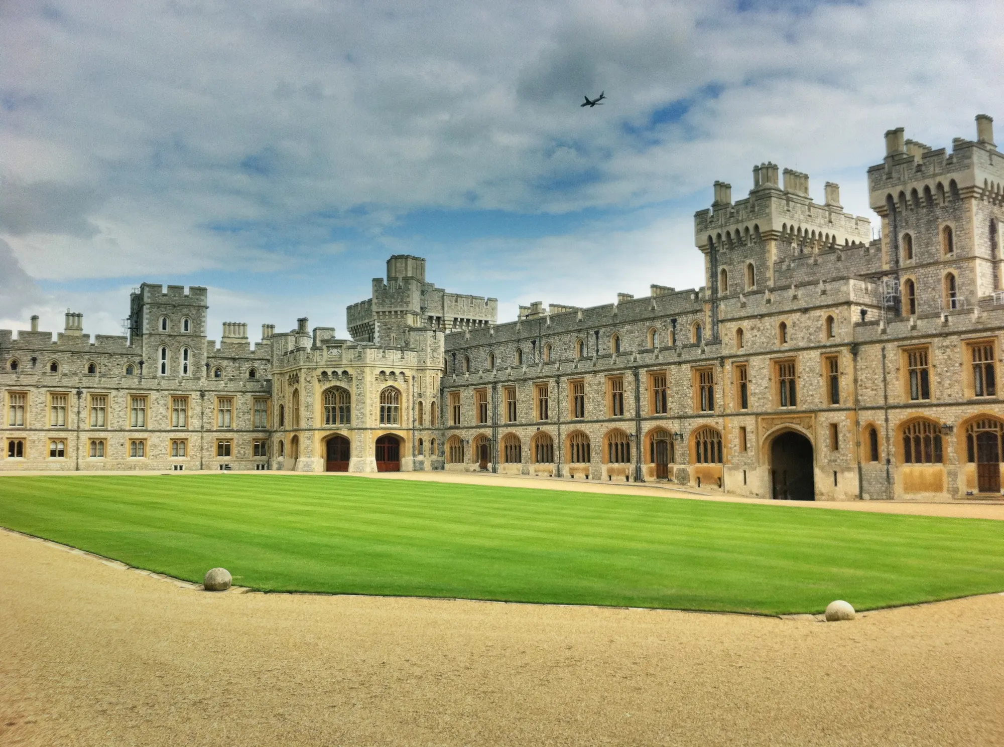 Windsor Castle buildings surrounding a lawn in a 2012 photograph
