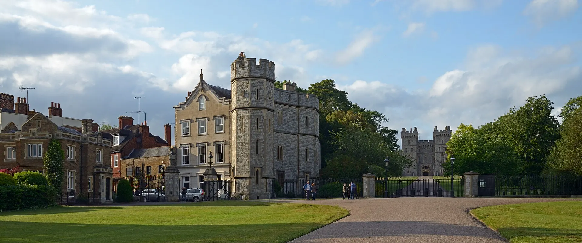 Park Street entrance to Windsor’s Long Walk with the castle beyond