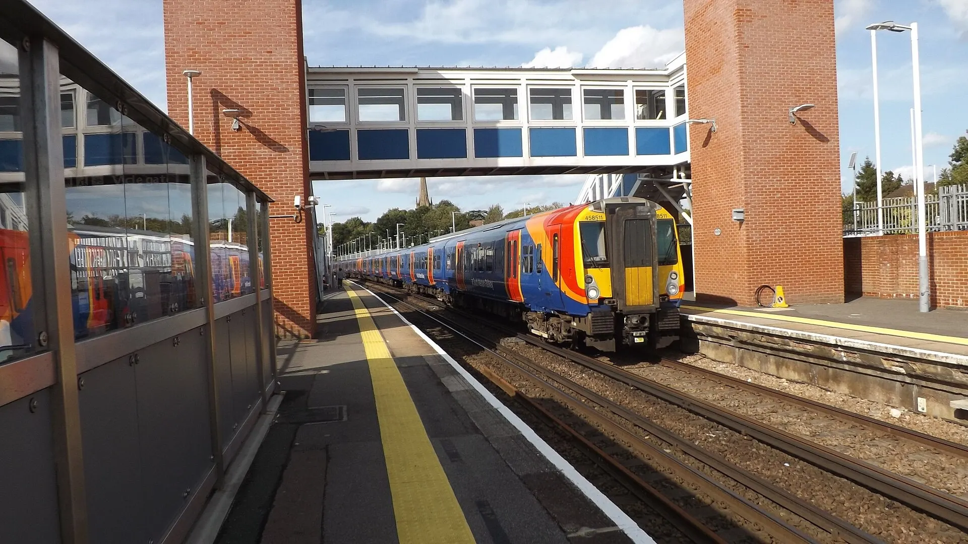 Train and platforms at Wokingham station in September 2023